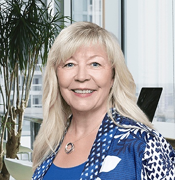 Sandra Cook headshot